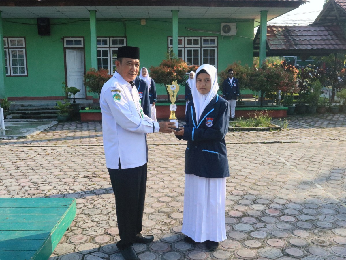 Citra Putri Aura Raih Prestasi Speech Contest Genius Shooping